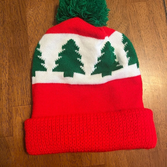 Holiday knit hat like new - Picture 2 of 6